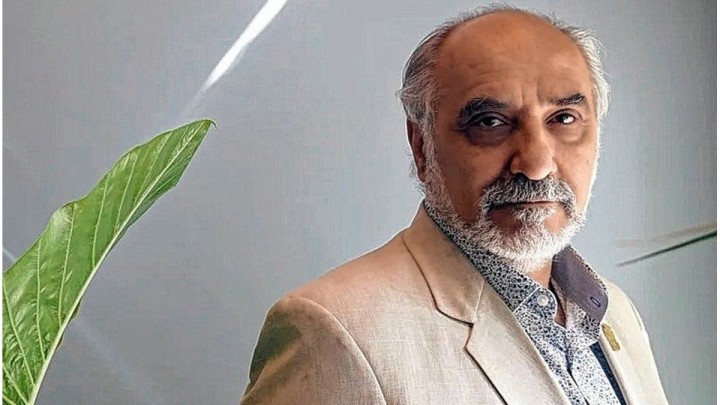 " El virus es muy coherente políticamente , te ataca y te mata, esto es una guerra...", Luis Cámera.