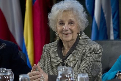 Estela de Carlotto: “Estamos siendo acorralados por cobardes, que dicen una cosa y hacen otra”