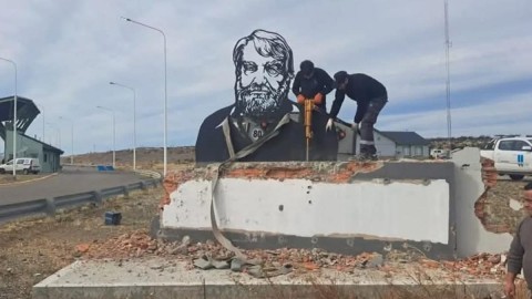 Miguel Jeronimo Villalba: &quot;No es casualidad que tiren el monumento de Bayer después del Día de la Memoria&quot;