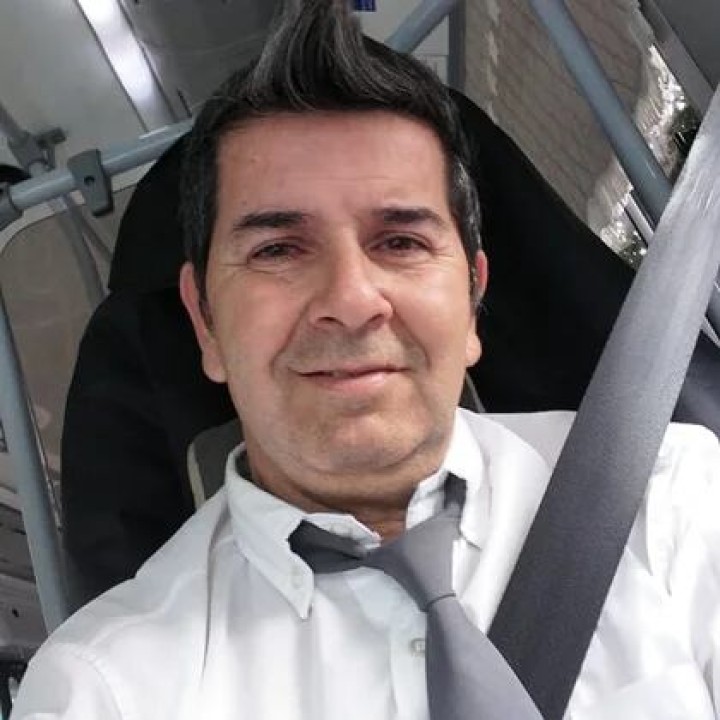 Hugo Robles: "a la mañana cuando salgo, la gente ya me pregunta si voy a cantar".