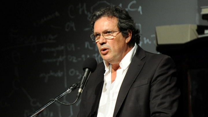 "La pandemia nos muestra la inequidad y la injusticia. Así también está lo mejor de la inmensa mayoría de la población, el valor de cuidar la vida" Tristán Bauer