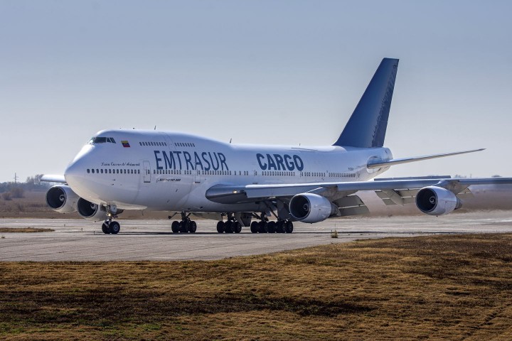 Los tripulantes del avión venezolano-iraní se fueron de la Argentina