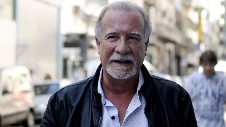 Omar Plaini a Manuel Adorni: “No hay peor cosa que un bruto con inquietudes”